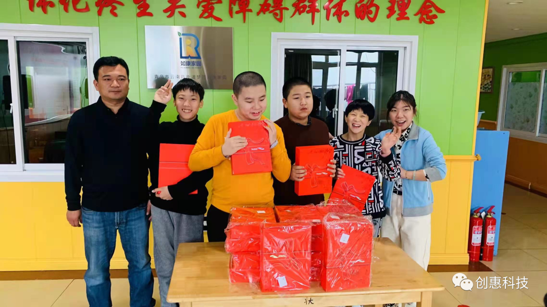 创惠公司为启智中心儿童捐赠保暖内衣等必需品